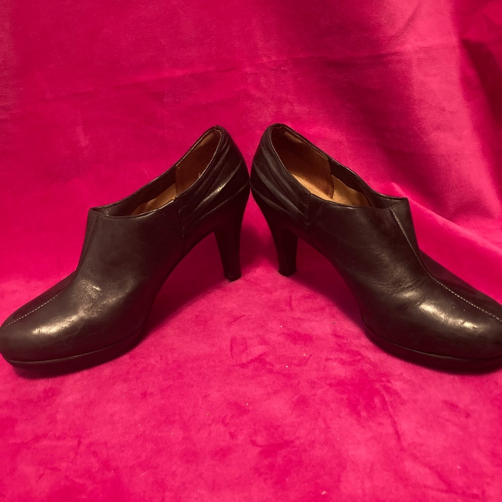 Clarks Black Bootie Size 8